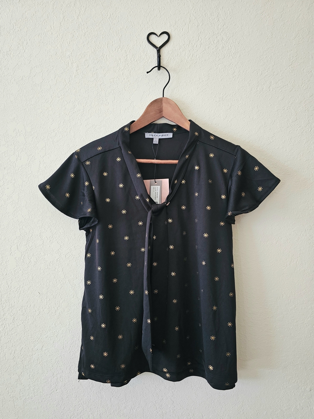 Alex & Parker Black Star-Print Tie Neck Short Sleeve Top NWT